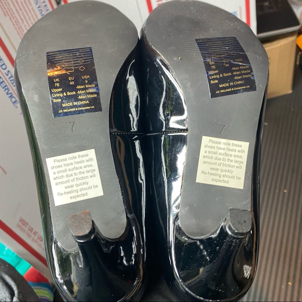 BNWOT MARBLE INK BLACK PATENT HEELS - Picture 3 of 4
